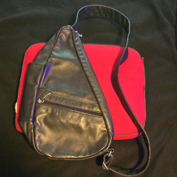 Ameribag Black Belt Bag with Sleek Urban Design - Picture 1 of 5